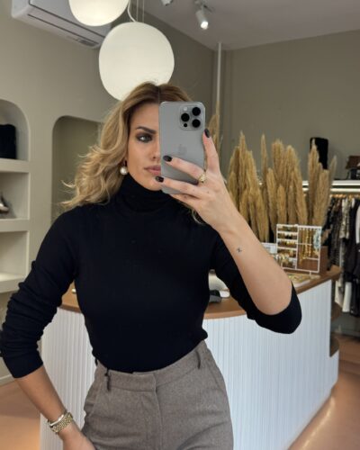 Kora Knit Turtleneck 100% wool