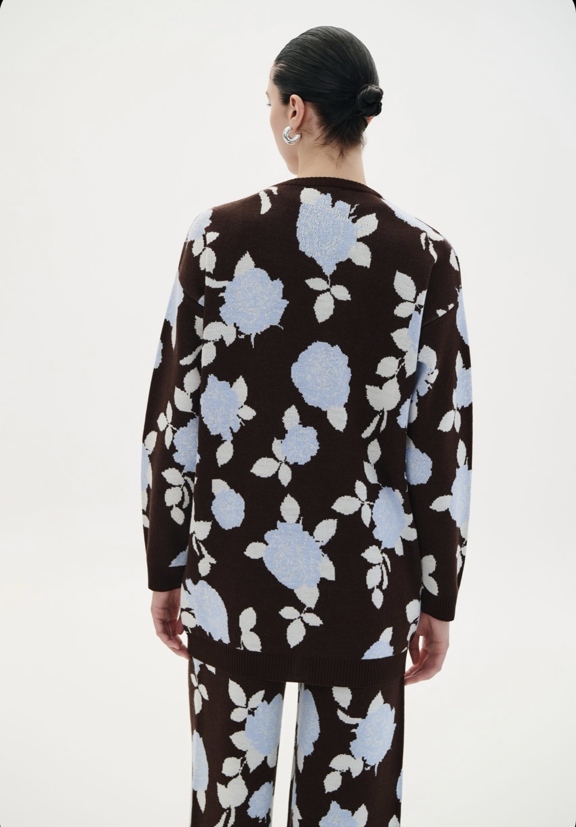 Cardigan V Flowers - Image 2