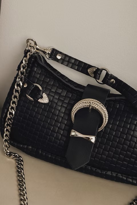 Kiss Of Life | Shoulder Bag | 2 colours - Image 4