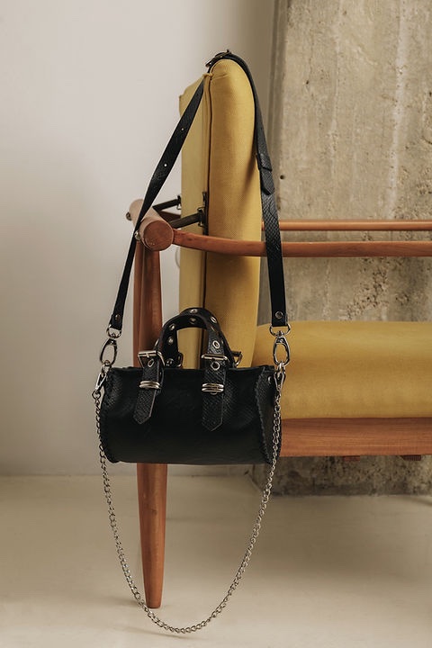 Unstoppable barrel bag black - Image 4